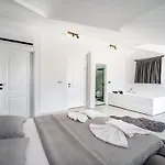 Polina Villa *